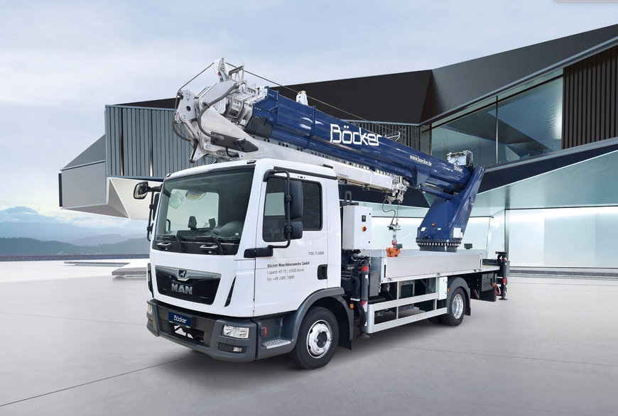 FIRST 230 V TRUCK CRANE CHARGES AT ANY HOUSEHOLD SOCKET